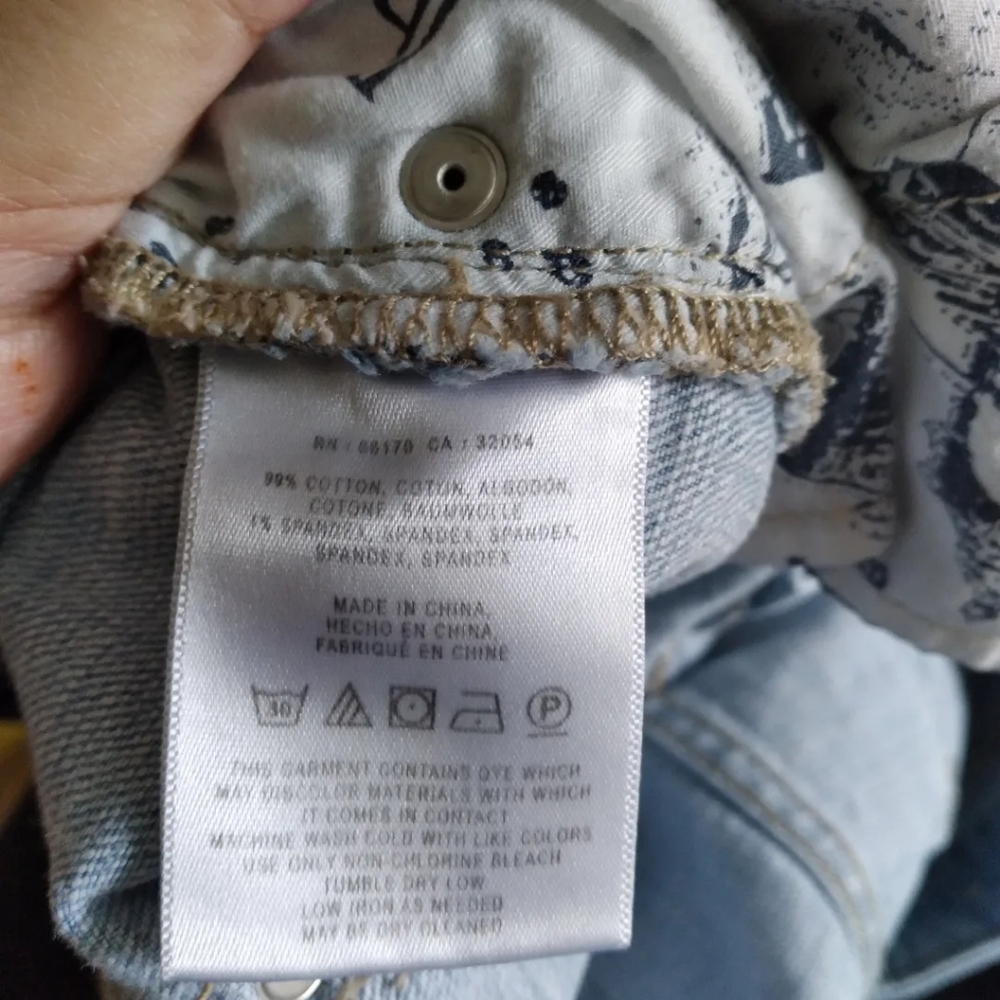 Pilcro and the Letterpress Slim Boyfriend distressed denim shorts, size 29 - Picture 7 of 8